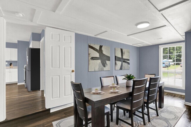 Building Photo - 4684 Royal Ridge Dr