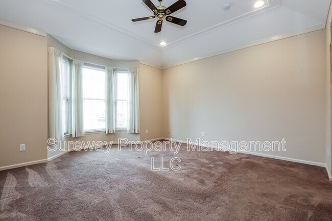 Foto del edificio - 240 Sugarberry Ln