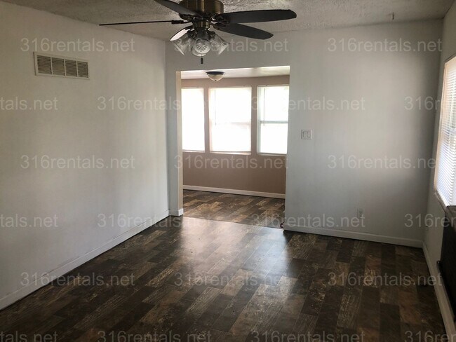 Foto del edificio - $875 - 2 bed 1 bath - Single Family Home