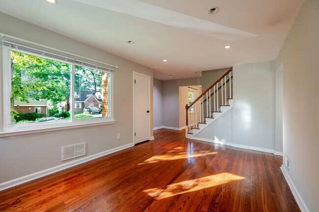 Foto del edificio - 5824 Dewey St