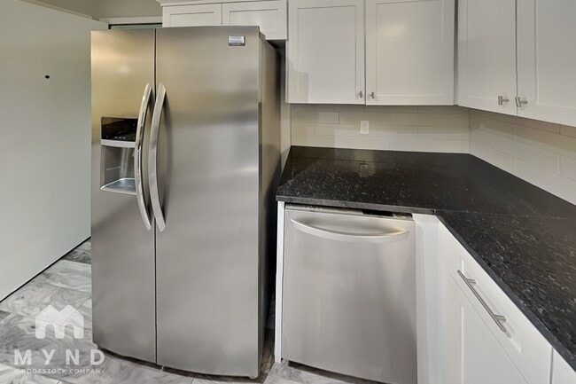 Building Photo - 61 S Circlewood Glen
