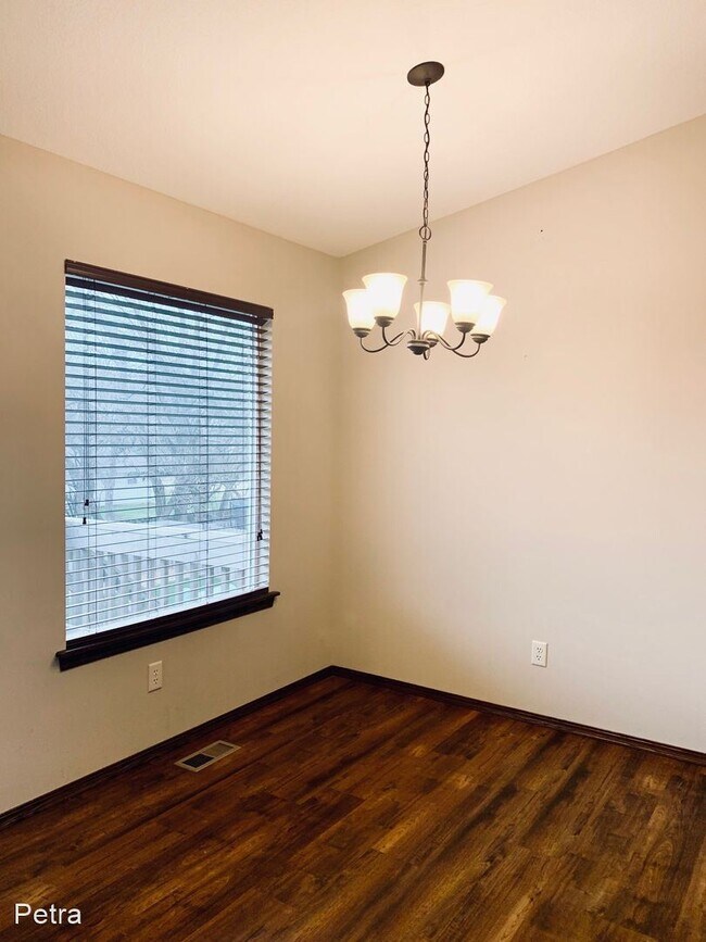 Building Photo - 5 br, 3 bath House - 2900 N Emerson