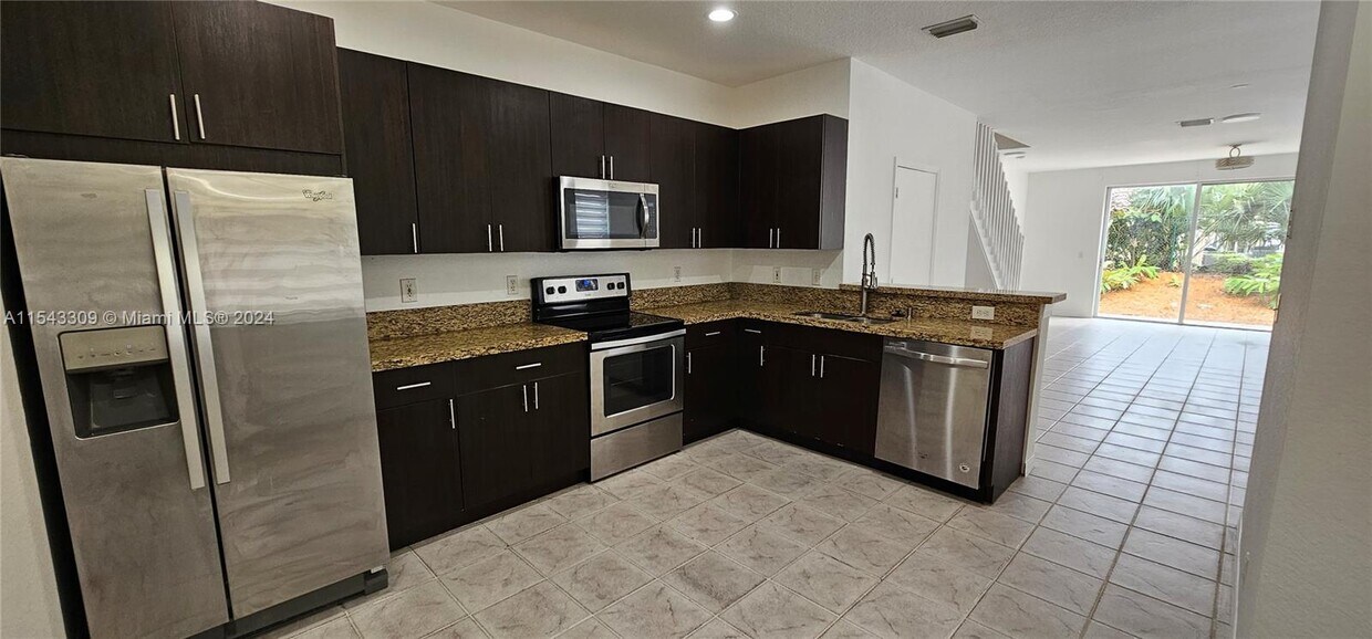 2070 Hacienda Terrace, Weston, FL 33327 Townhome Rentals in Weston FL