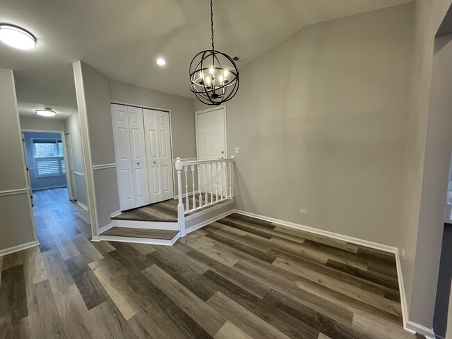 Building Photo - 1308 N Streamwood Ln
