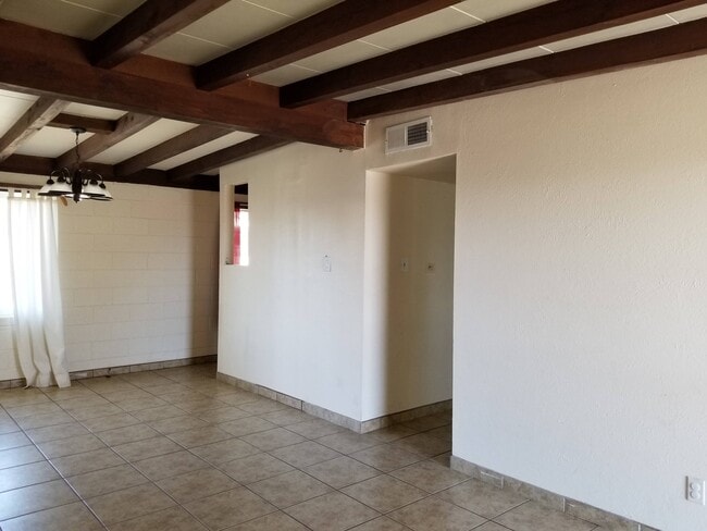 Building Photo - 2125 Calle de Suenos