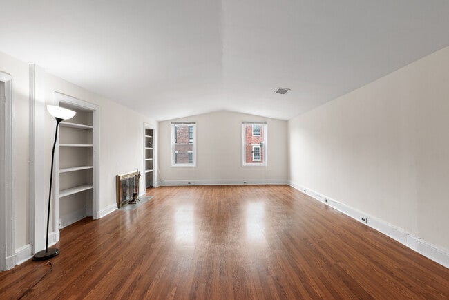 Building Photo - 631 Catharine St