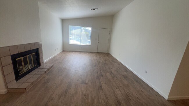 Foto del edificio - 2860 St Phillip Dr