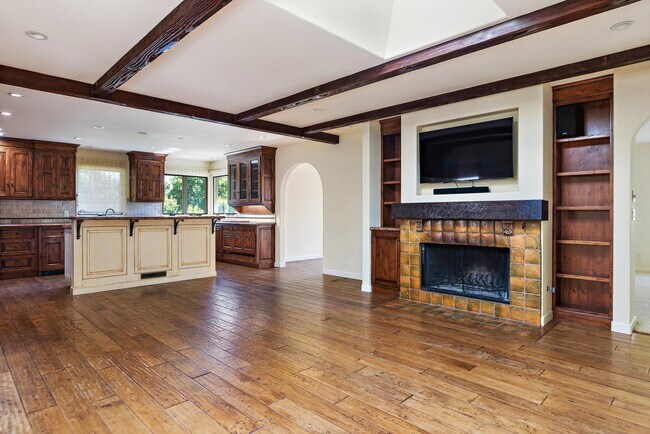 Building Photo - 500 Puente Dr