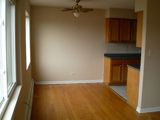 Dining Area - 7120 N Sheridan Rd
