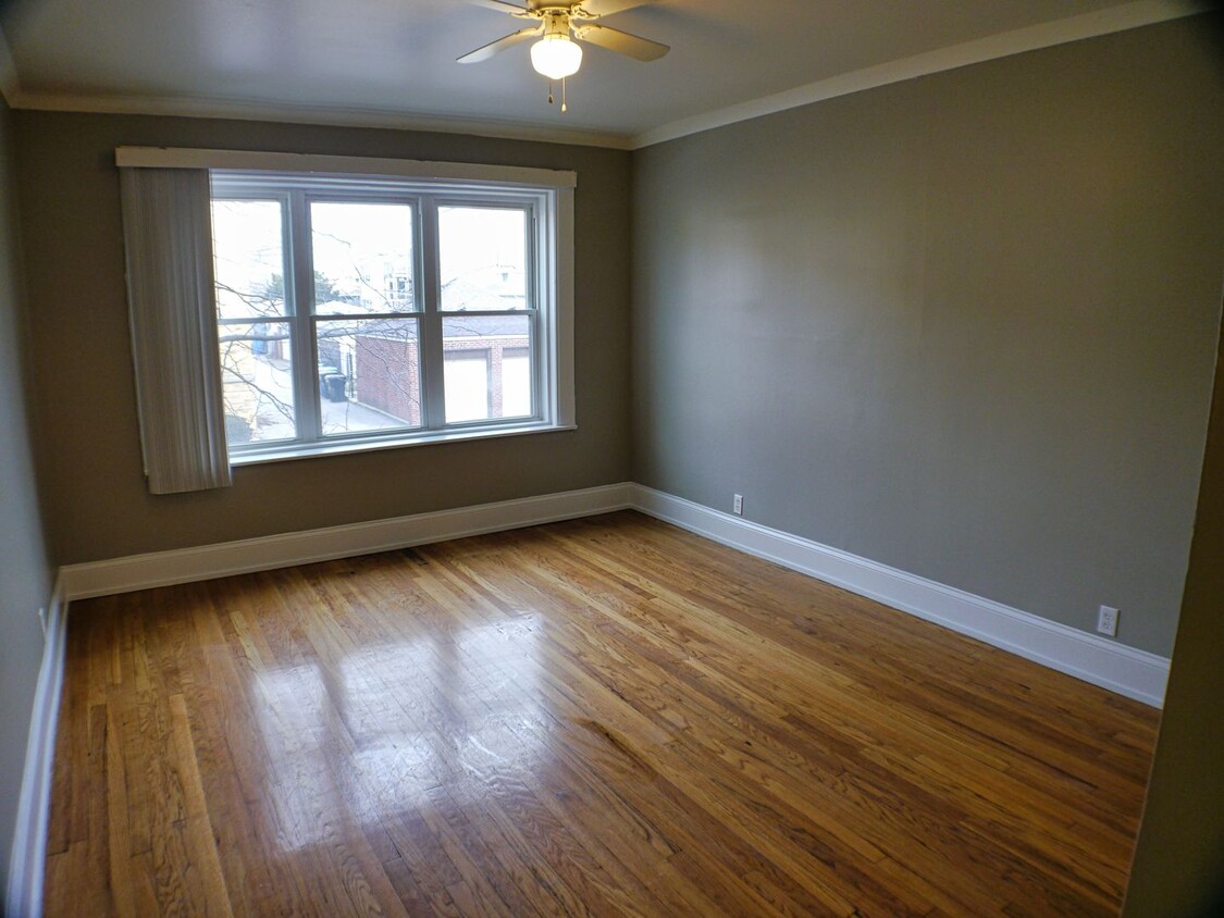 Building Photo - 1349 W 81st St