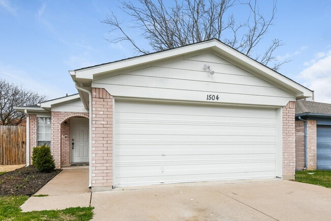 Building Photo - 1504 Woodhall Way