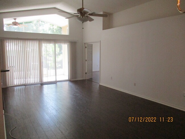 Building Photo - 256 Kings Pond Ave