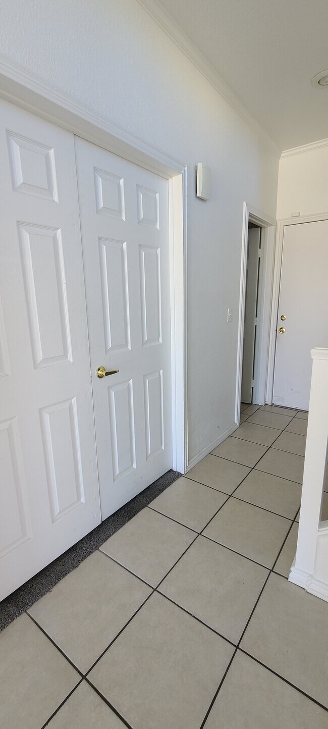 Building Photo - 5926 Silver Trace Ct