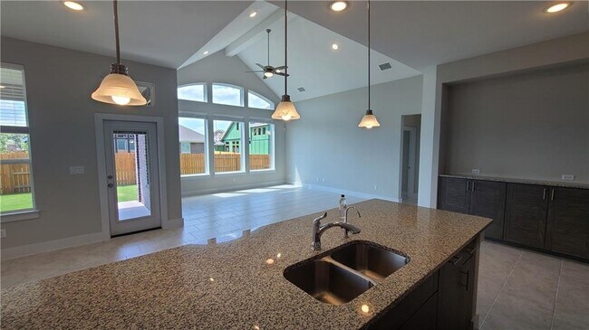 Foto del edificio - 2116 Palmera Ridge Blvd