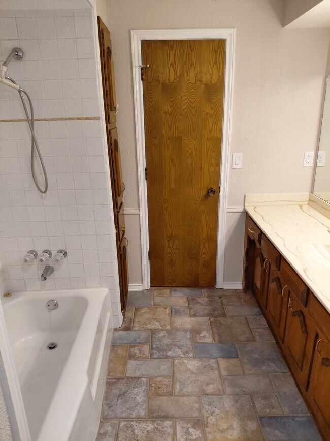 Foto del edificio - 3305 Lynbrook Dr