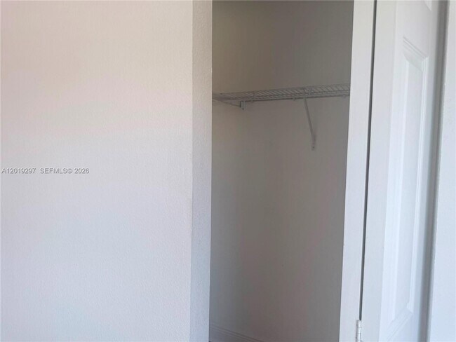 Foto del edificio - 7989 NW 8th St