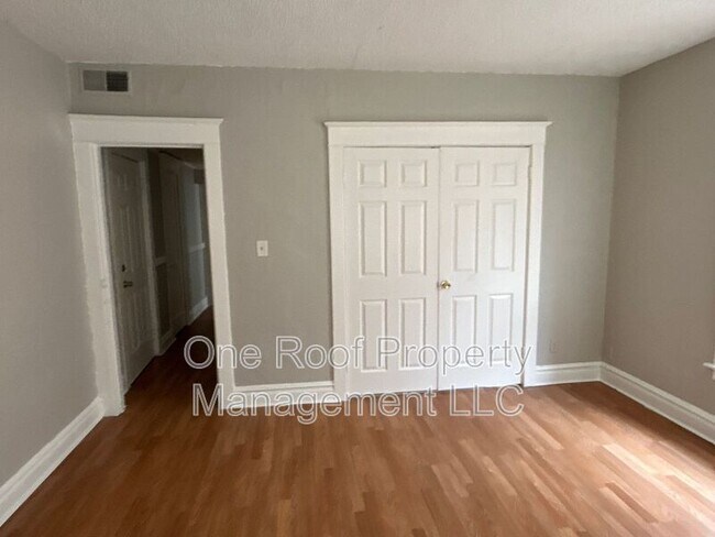 Foto del edificio - 3224-3226 E 8th St.