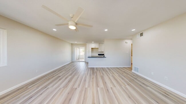 Building Photo - 9670 Timberlane Ave