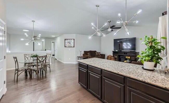 Building Photo - Beautiful 5 bedroom home!!