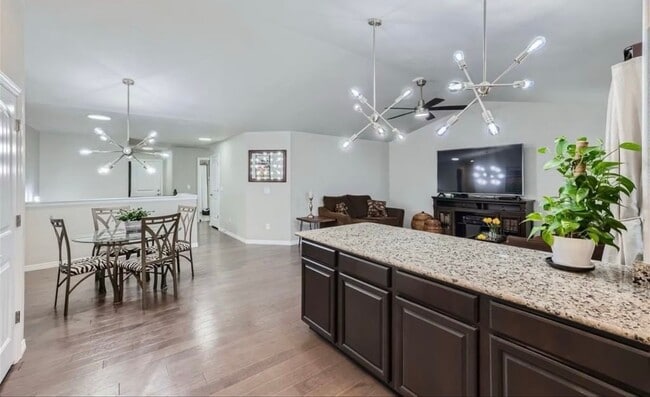 Foto del edificio - Beautiful 5 bedroom home!!