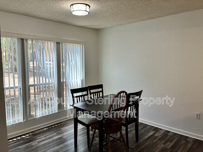Foto del edificio - 1810 NW 23rd Blvd
