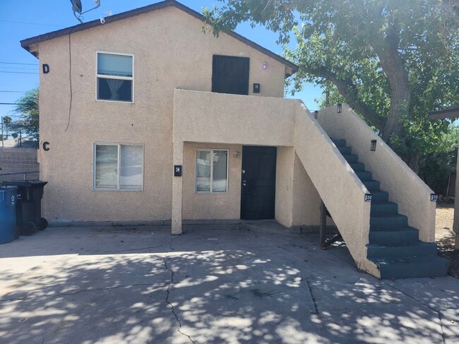 Building Photo - 137 S 15th St