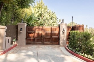 Building Photo - 1316 Beverly Grove Pl