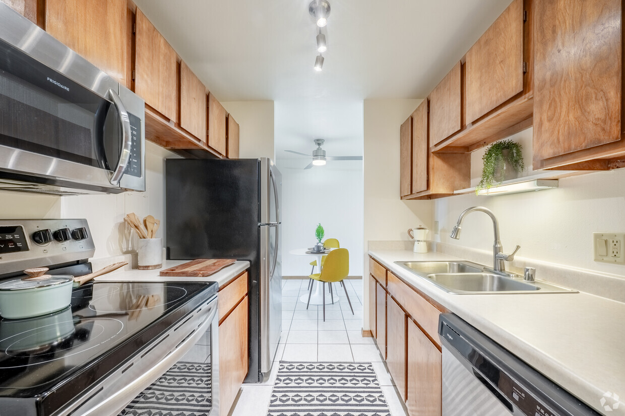 Kitchen - Midvale Heights Apartments