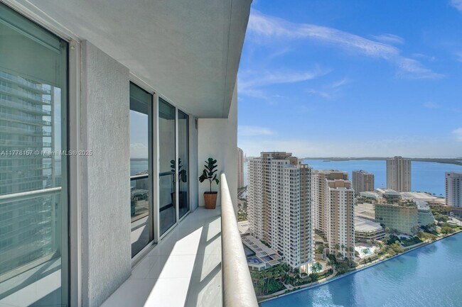 Building Photo - 475 Brickell Ave