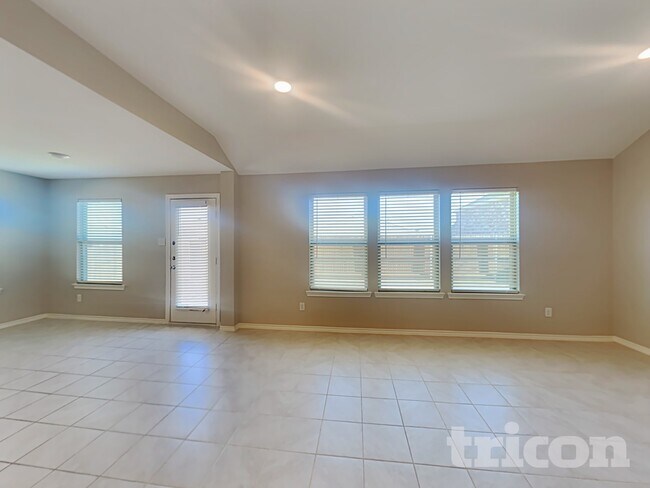 Foto del edificio - 1002 Meadow Wood Ln