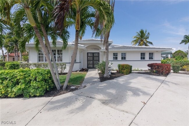 Foto del edificio - 2417 Cape Coral Pkwy W