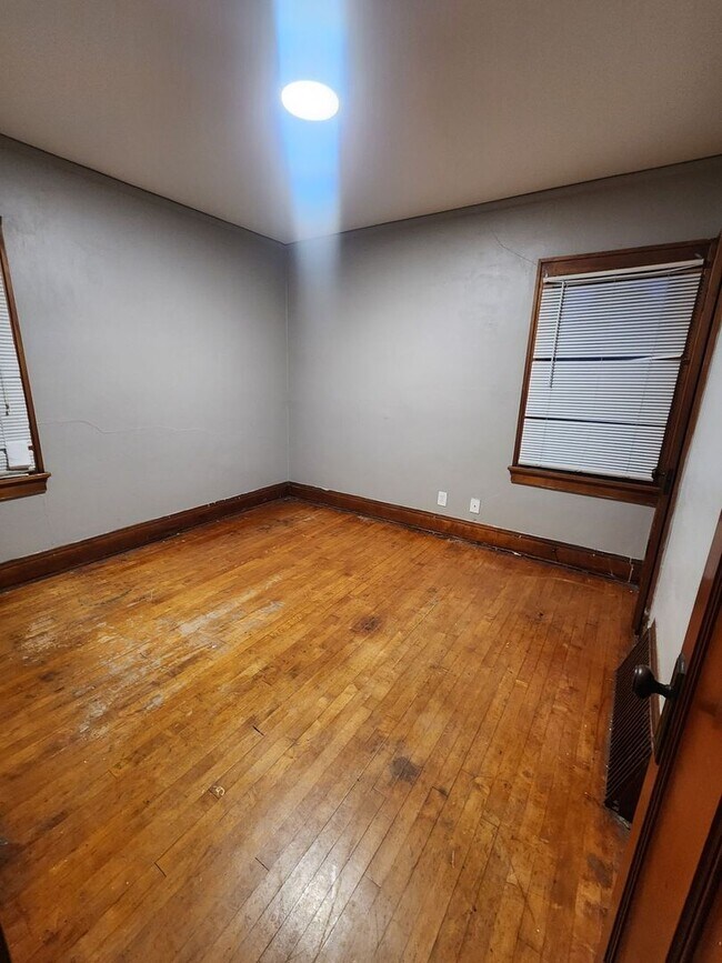 Foto del edificio - 4 Bedroom 1.5 Bathroom Single Family