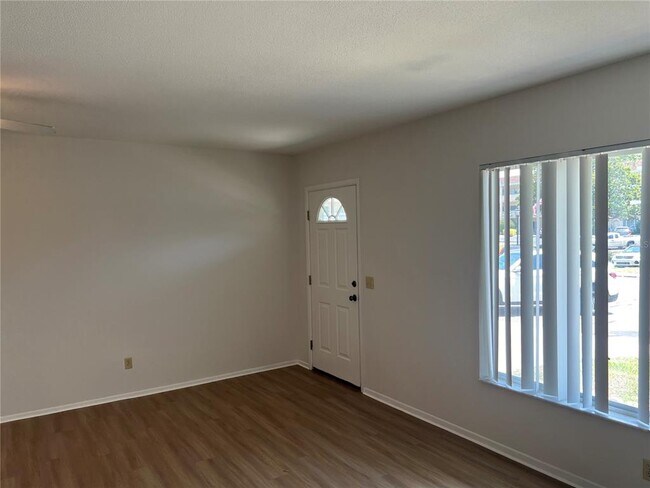 Building Photo - 2042 Australia Way W