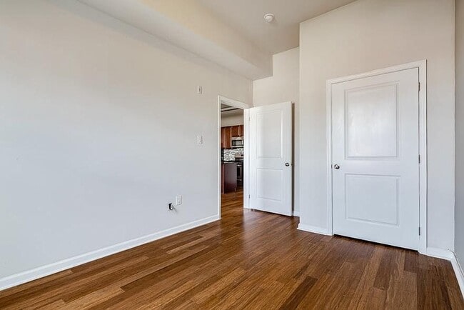 Building Photo - 1509 W Girard Ave