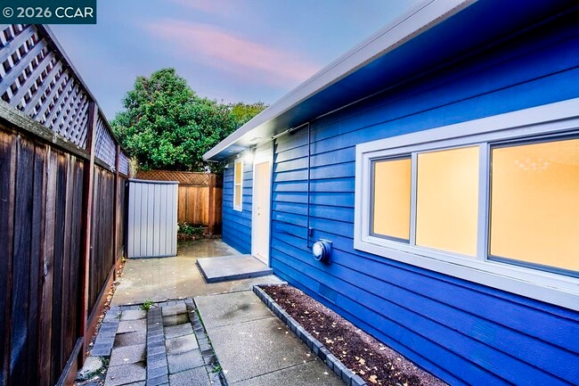 Building Photo - 1351 Eastshore Dr