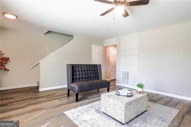 Foto del edificio - 5823 Strathmoor Manor Cir