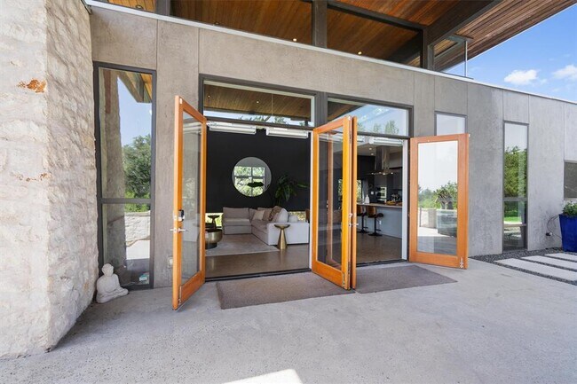 Foto del edificio - 1302 Socorro Dr