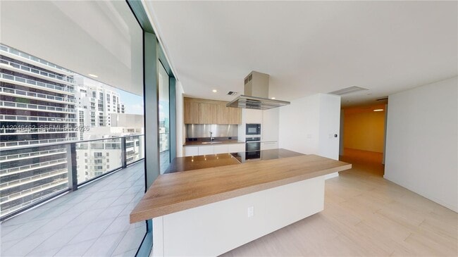 Building Photo - 1000 Brickell Plz