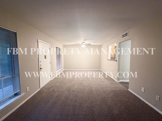 Foto del edificio - Marvin Place Apartments, Unit 207 - Cozy Upstairs 2 bedroom, 1.5 bathroom Home in Waxahachie, TX!