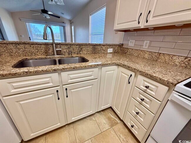 Building Photo - 635 Waterway Village Blvd