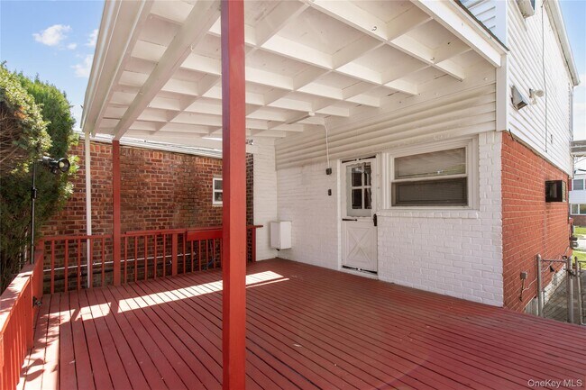 Foto del edificio - 67-27 211th St