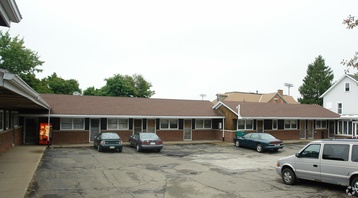 Building Photo - Midtown Apartments