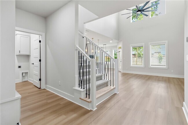 Building Photo - 900 Moksha St