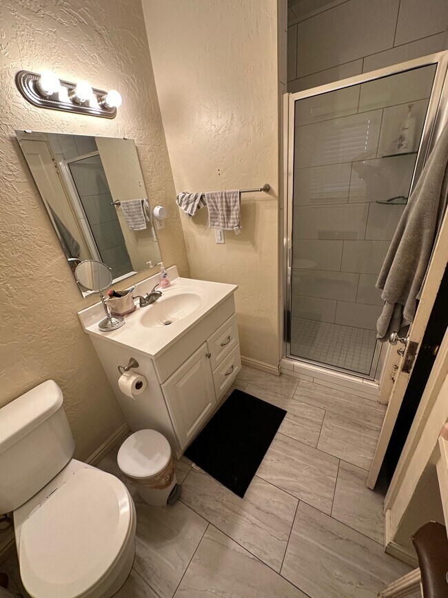 Foto del edificio - Frame House Duplex