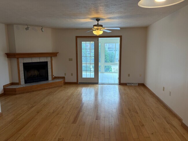 Foto del edificio - 4139 Wood Hills Drive