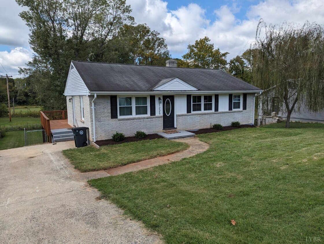 1225 Dandridge Dr, Lynchburg, VA 24501 House Rental in Lynchburg, VA