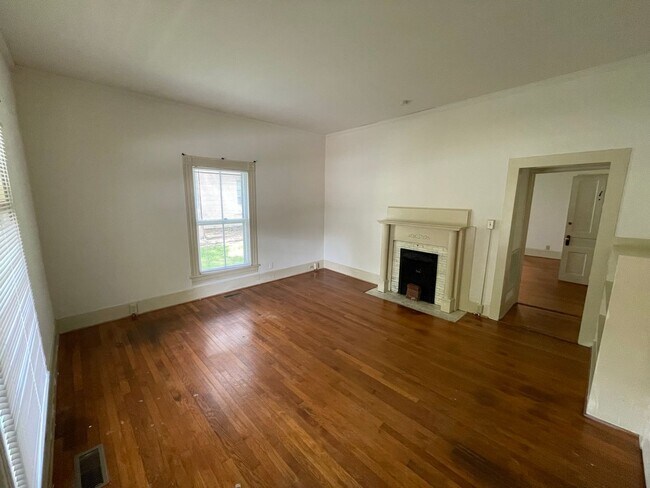 Foto del edificio - 1 Bedroom, 1 Bathroom Unit in Greensboro!