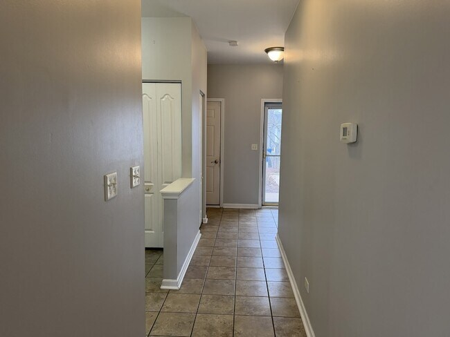 Foto del edificio - 1225 Brookdale Dr