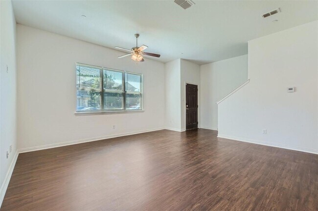 Foto del edificio - 1324 Lakecrest Ln