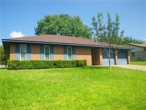 Building Photo - 1216 Julie St